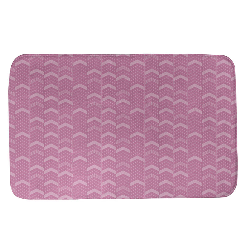 Tapis pour salle de bain lineed chevrons Stephenie, l 17 po x L 24 po, Rose/Rose pâle