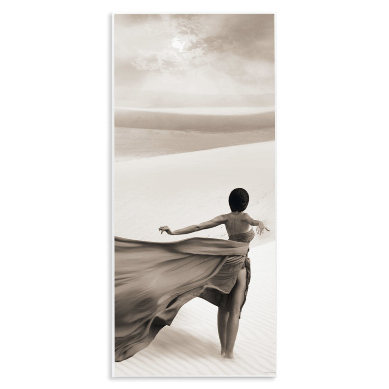 «Billowing Dress in Desert», art mural sur bois par Reinders