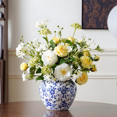 Ornements de fleurs simulées
