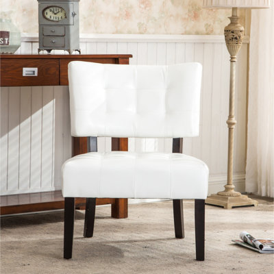 Chaise en cuir avec sièges surdimensionnés et structure gracieuse de décoration