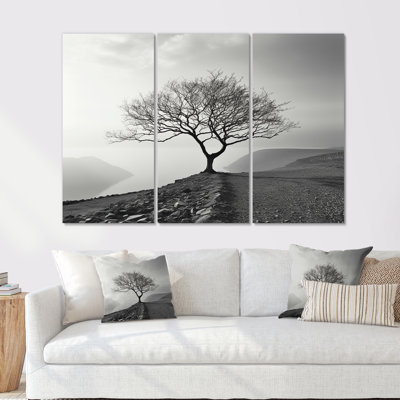 A Beautiful Tree In Lakeside Scenery - Landscape Art, ensemble d'art mural