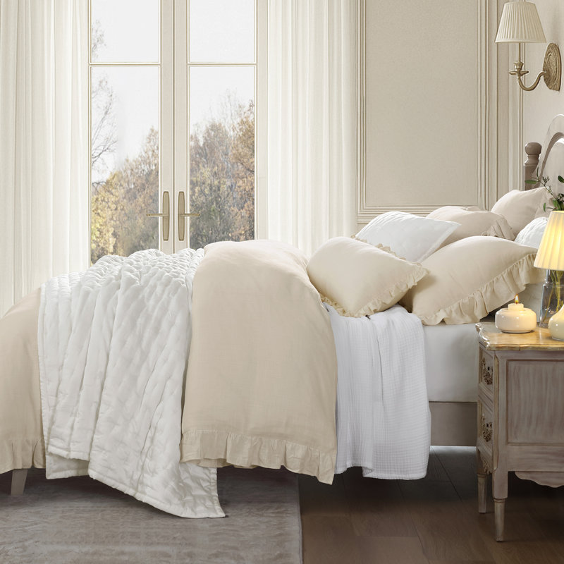 Eucalyptus Pintuck Silky Soft Modern Contemporary Quilt Set, White, Queen Quilt + 2 Standard Shams