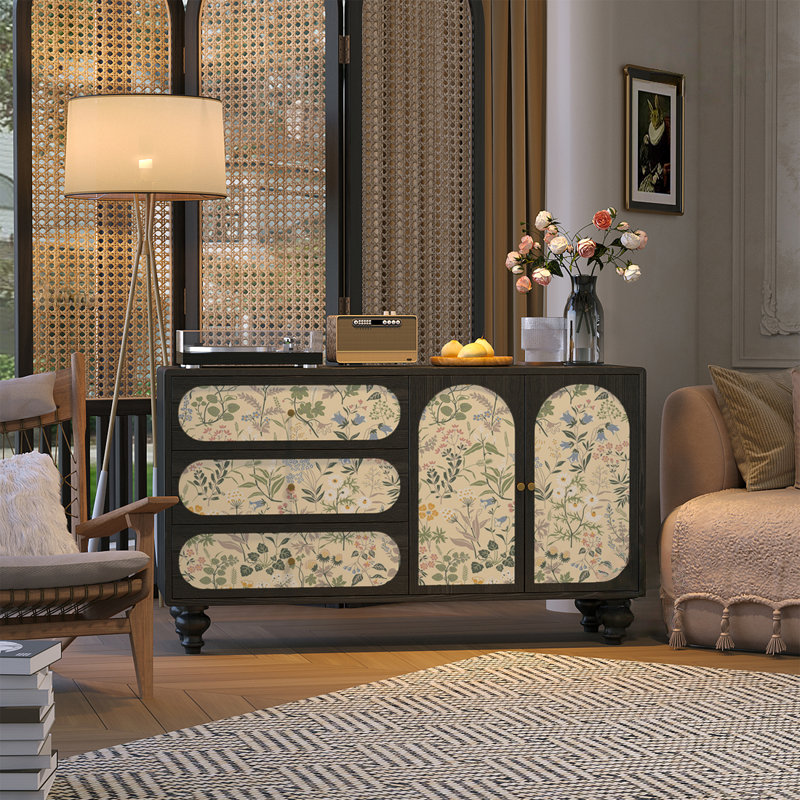 Buffet en pin avec beaucoup de rangement