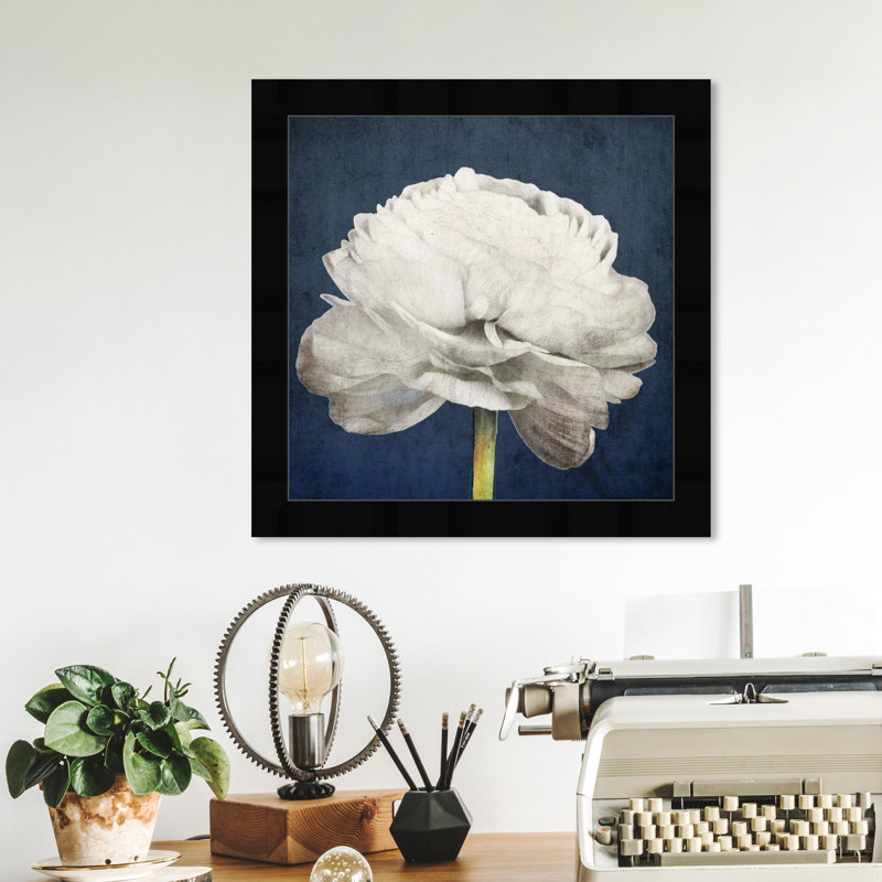 «White and Blue Rose Flower», impression encadrée, Cadre noir, H 14 po x l 14 po