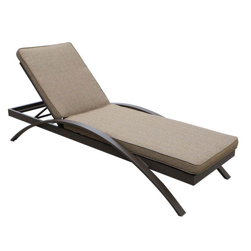 Chaise longue d'extérieur en métal Torkelson