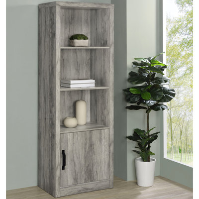 Tour média grise en bois flotté avec plusieurs tablettes pour le rangement dans un décor transitionnel, 23,5 pouces de largeur.