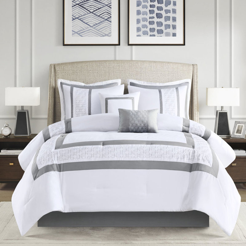 Édredon 8 pièces pour très grand lit - style transitionnel, coussins brodés, garniture sophistiquée 8 pièces, rembourrage