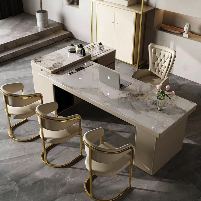 Bureau de style moderne en forme de L en pierre brillante brillante avec détails en cuir de haute qualité, armoire d'appoint multifonctionnelle et table à thé intégrée