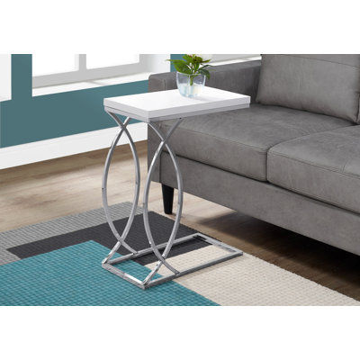 Table de bout moderne en forme de C avec plateau brillant et supports en métal élégants