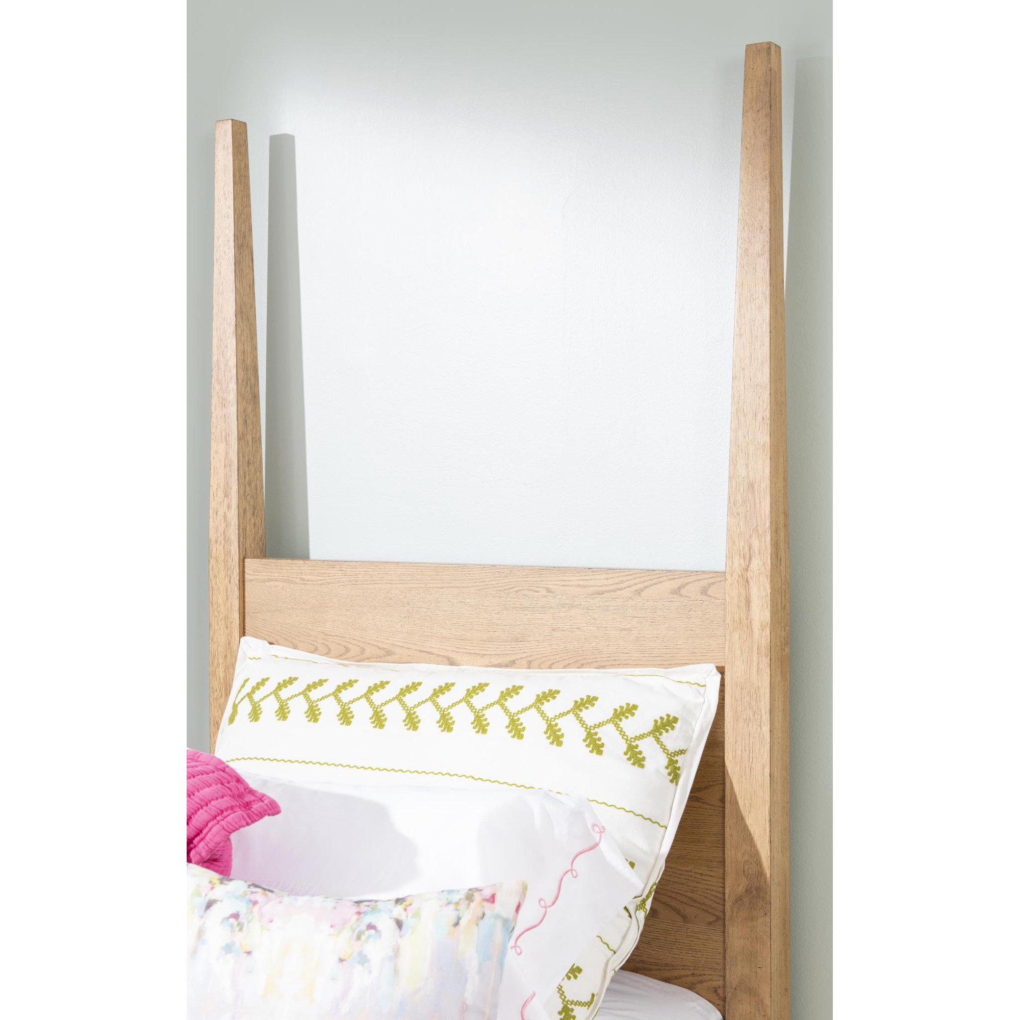 Today's Traditions Poster Bed, Twin, Tan