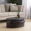 Table basse ovale rotative avec des couches et des surfaces d'aspect contemporain