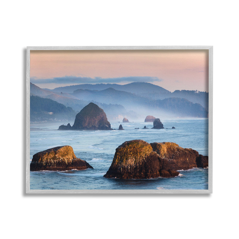 «Ocean Cliff With Mountains», art mural sur toile par Richard Wong, H 16 po x l 20 po