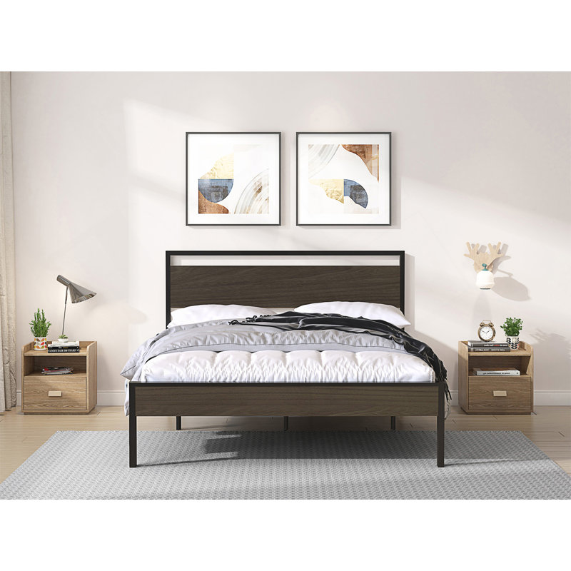 Lit robuste en métal avec tête et pied de lit en bois, conception silencieuse pour un sommeil confortable