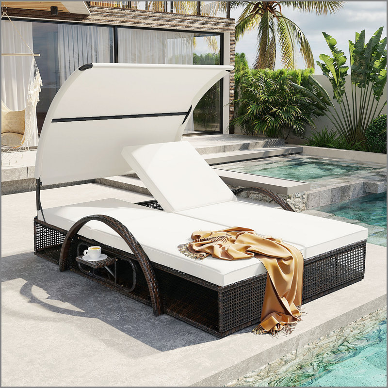 Chaise longue d'extérieur en acier avec dossier réglable, lit double de patio avec table d'appoint cachée et accoudoirs arqués, convient pour la terrasse de la piscine, le jardin et la cour