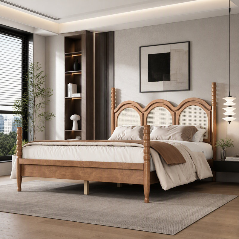 Lit plateforme Queen Size avec tête de lit arquée tissée et quatre montants hauts, cadre en bois avec pied de lit bas et dégagement sous le lit, naturel