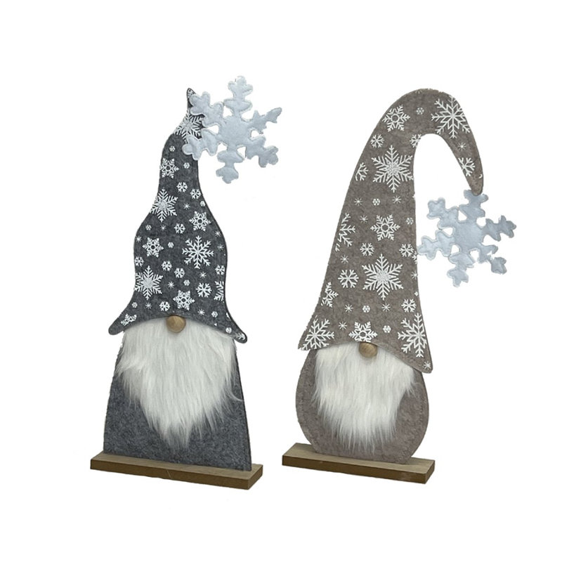Ensemble de 2 gnomes de styles variés portant des décorations de chapeaux de flocons de neige
