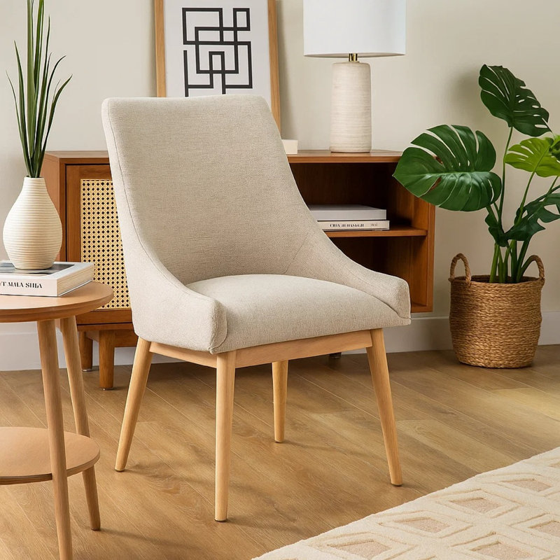 Ensemble de 2 chaises de salle à manger à haut dossier Livvy, tissu gris clair, bois brun blé