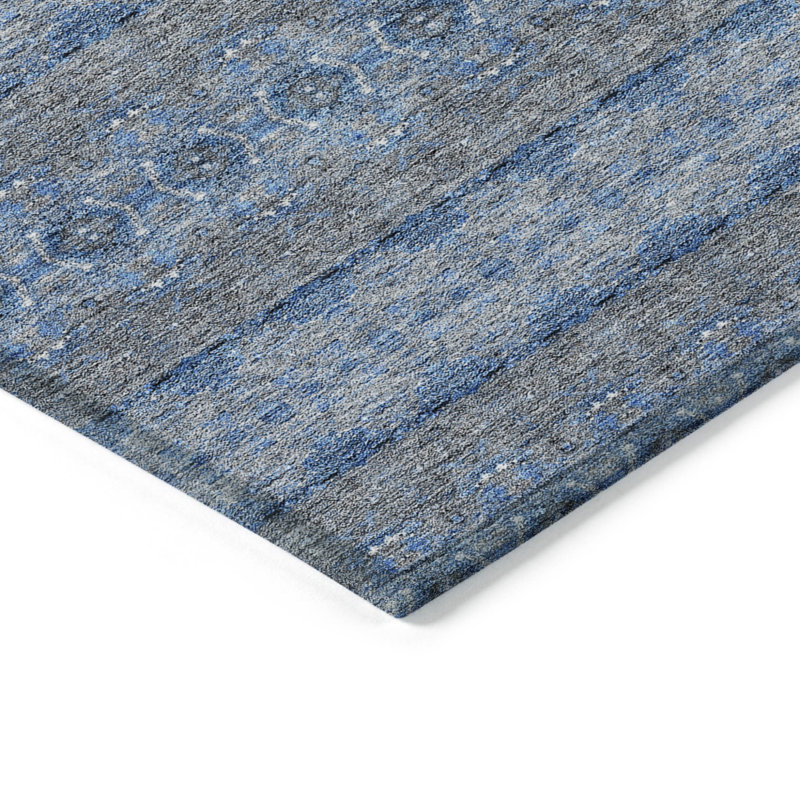 Tapis intérieur / extérieur 3 pi x 5 pi bleu marine et bleu ciel à motif floral lavable HomeRoots