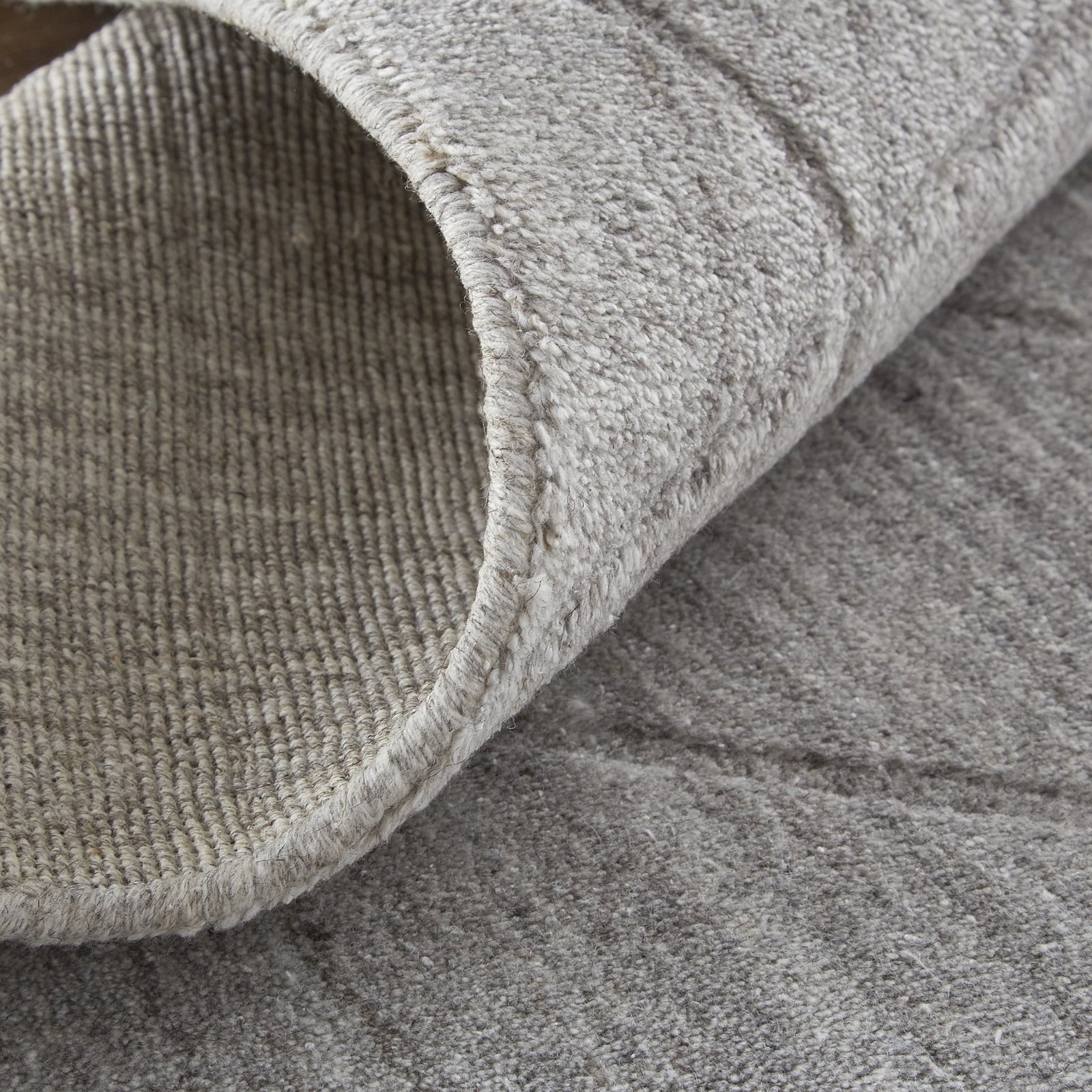 Kentoria Handmade Viscose Ivory/Silver Rug, Rectangle 8' x 10'