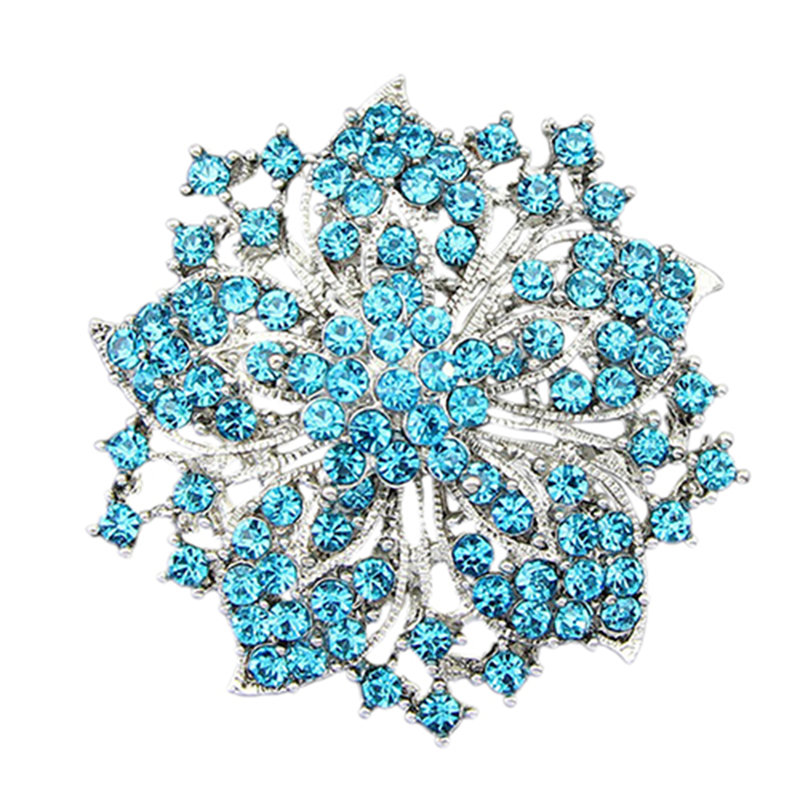 Broche broche plaquée argent avec broche en strass et fleur de roche pour la fête de mariage