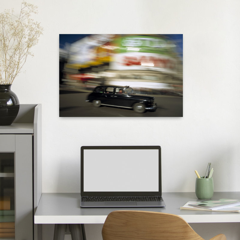 Taxi London by Collezione Panoramica - Wrapped Canvas Print, 16" H x 24" W