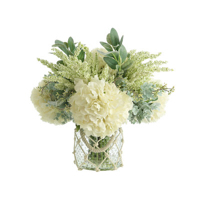 Mélangé dans un vase en verre avec accent de corde
