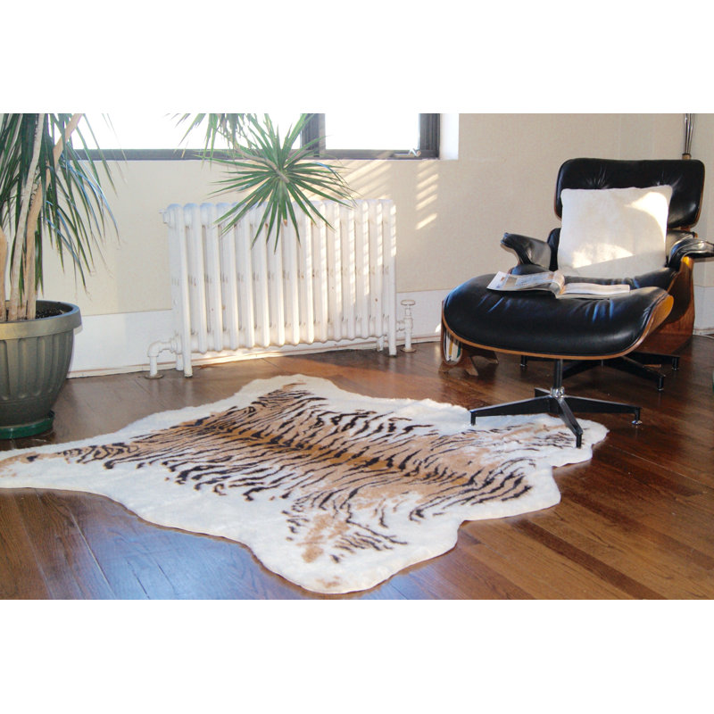 Pergande Sheepskin Animal Print Indoor / Outdoor Rug, 4.25' x 5'