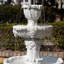 Fontaine antique à trois niveaux-126248602