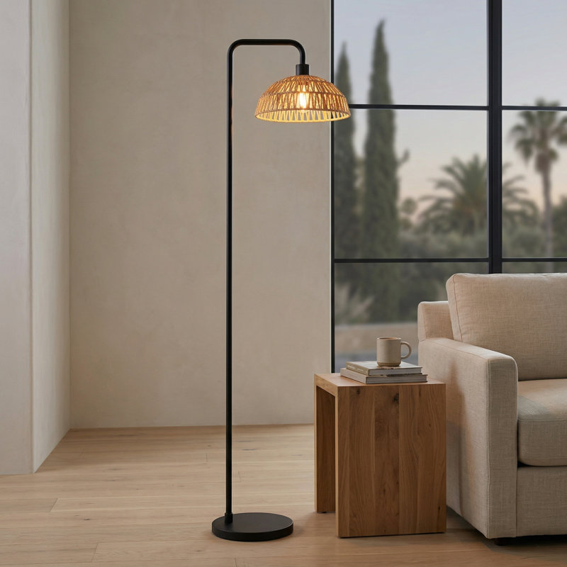 Lampe sur pied arquée noire avec abat-jour en rotin Sandy