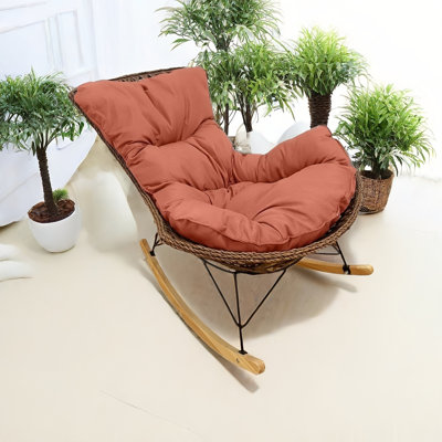 Chaise berçante moderne en rotin