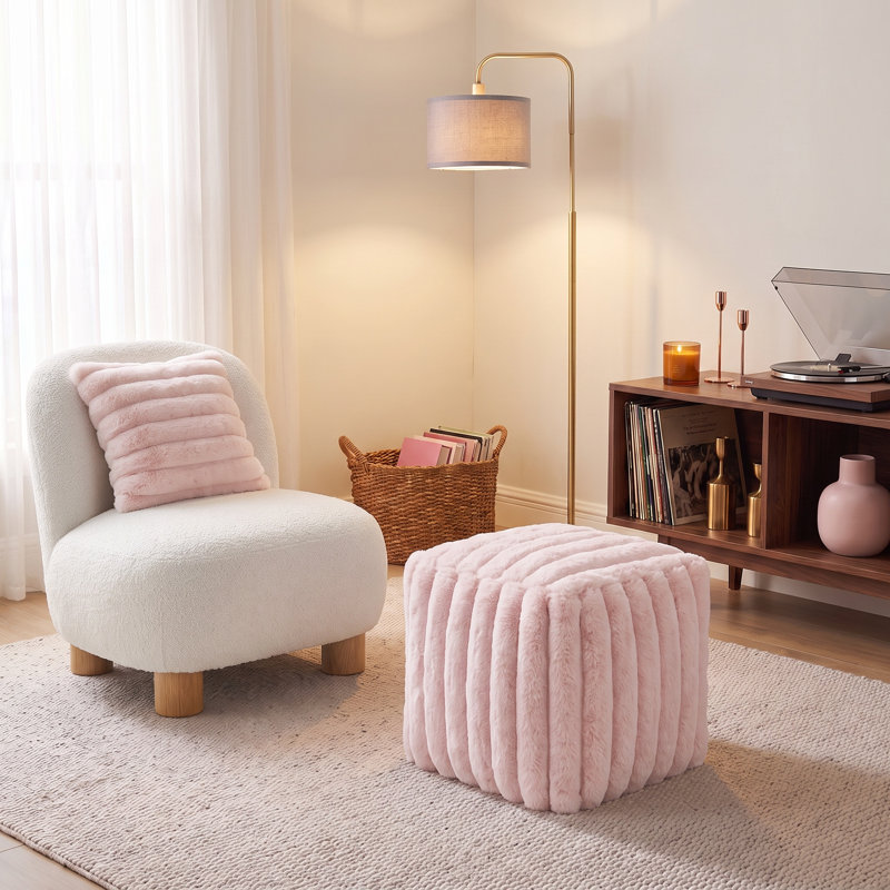 Repose-pieds intérieur en fausse fourrure Magnusse, Rose