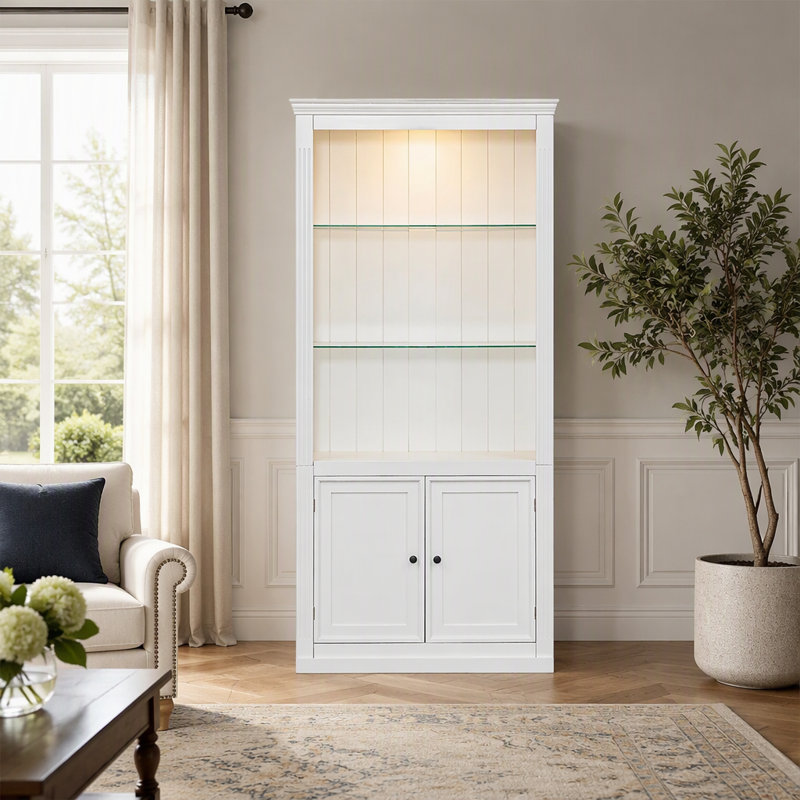 Étagère de style ferme autoportante avec éclairage de plafond à intensité variable et portes de rangement en verre ajustables pour une utilisation à domicile ou au bureau.