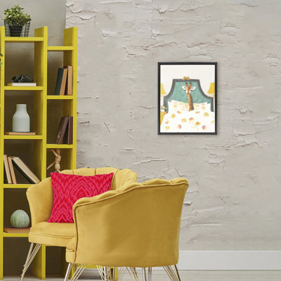 Good Morning Giraffe in Bed Floating Frame, design par Leah Straatsma
