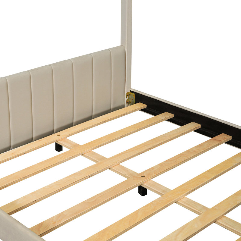Lit de maison beige avec cadre - assure une bonne nuit de sommeil pour le toit en bois et rehausse l'ambiance de la chambre à coucher