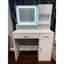 Coiffeuse avec miroir et bande à DEL, commode de rangement à 3 niveaux. Utilisation dans la chambre à coucher. Panneau de particules blanc, chambre à coucher d'une profondeur de 52,92 po X 15,61 po de hauteur