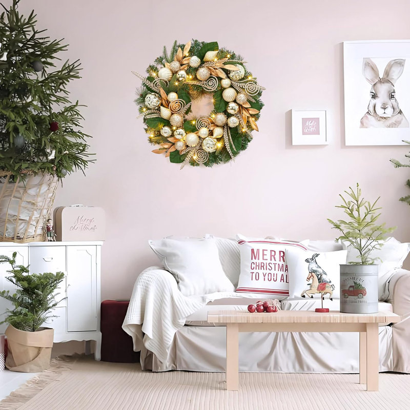 Couronne de Noël 24 po pré-éclairée avec des boules, des pommes de pin et des boules pour cheminée de fenêtre murale