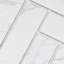 Carreau de mosaïque en porcelaine à chevrons 2 po x 8 po Statuario