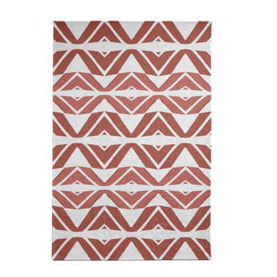 Tapis rouge à motif de chevrons