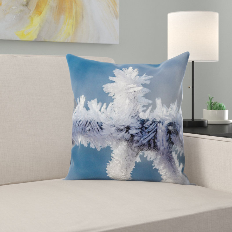 Eiskristalle Throw Pillow
