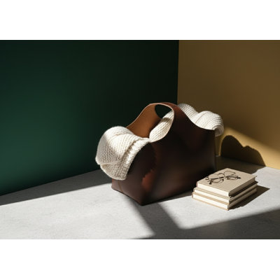 Ceryis Chestnut Single Handle Bucket
