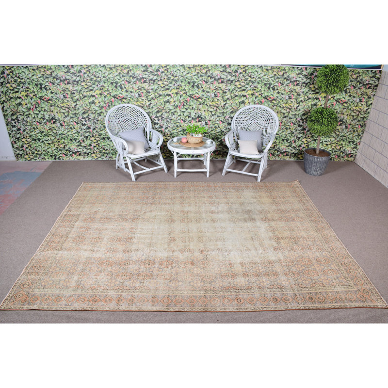 Tapis turc bohémien rétro beige pastel avec des motifs géométriques complexes