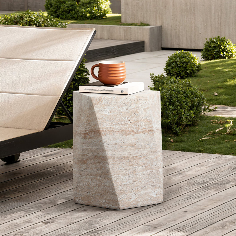 Table d'appoint Faux Travertine MgO,  H 18,78 po x l 15,35 po x P 15,35 po, Pentagone irrégulier texturé