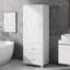 Grande armoire de rangement pour salle de bain avec deux tiroirs et tablette réglable, panneau de fibres à densité moyenne autoportant avec finition peinte pour les salles de bain modernes-388399166