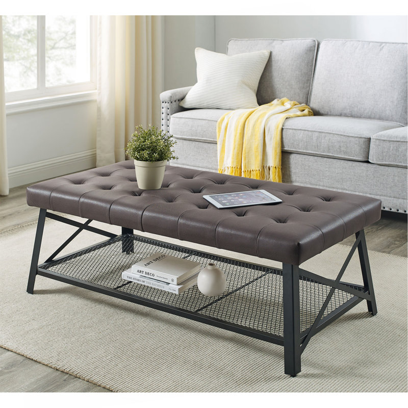 Table basse capitonnée en similicuir