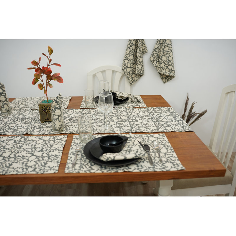 Napperon décoratif en bloc Lark Manor ™ 13 x 19 pouces, Manikarnika, gris