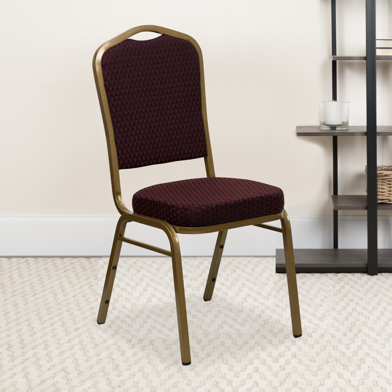 Chaise de banquet empilable Oliverson, Encadrement doré, Tissu beige à motifs, 1
