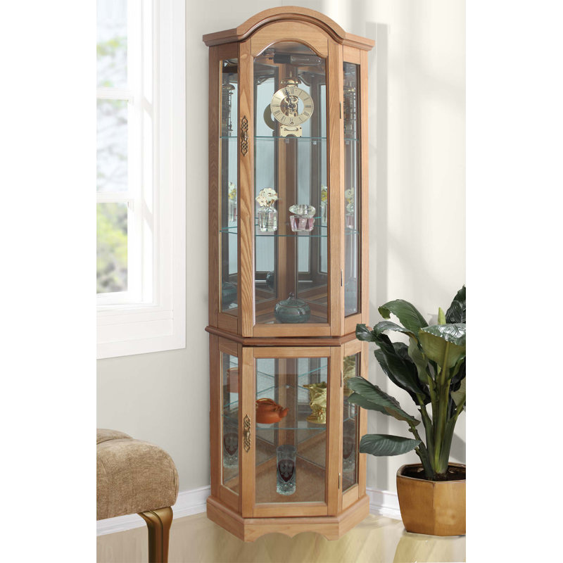 Armoire de sol vitrée lumineuse pour angle à 5 côtés fixée au mur Clayborne, Chêne