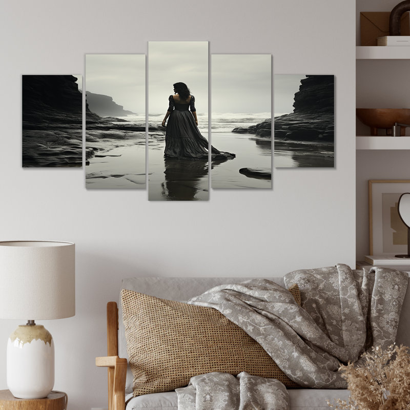 «Woman Solitude On Rocky Beach VI - Coastal Beach», ensemble d'art mural