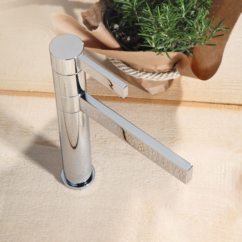 Single Handle Kitchen Faucet With Accessories, Chrome