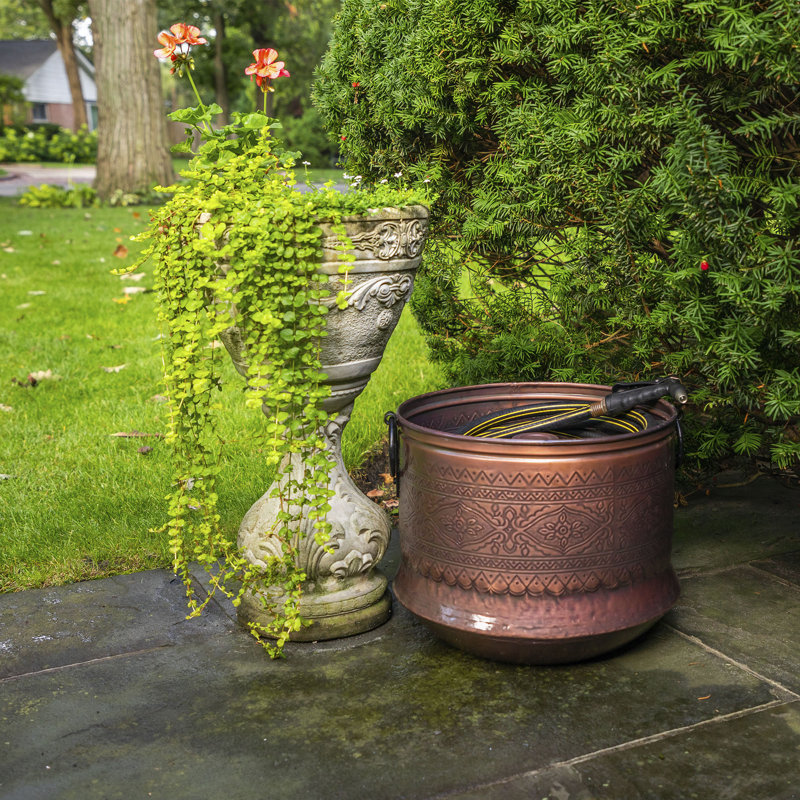 Antique Bronze Embossed Metal Hose Holder with Drain Holes